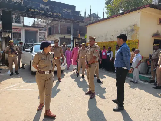 Ambedkar Nagar News: शिक्षक MLC उपचुनाव के लिए मतदान जारी, 9 बूथों पर वोट डाल रहे शिक्षक मतदाता